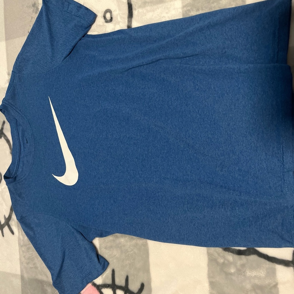 L boys Nike dri fit tee